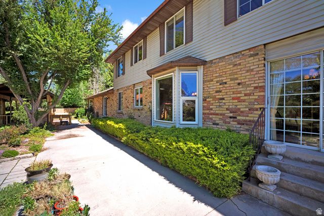 4 ROLLINGWOOD LN, Sandy, UT 84092