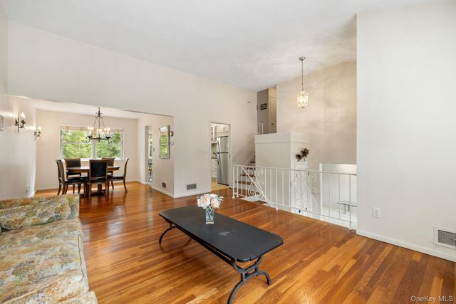 28 Stratford Place, New City, NY 10956