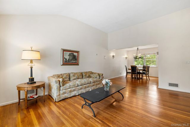 28 Stratford Place, New City, NY 10956