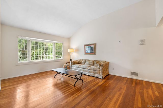 28 Stratford Place, New City, NY 10956