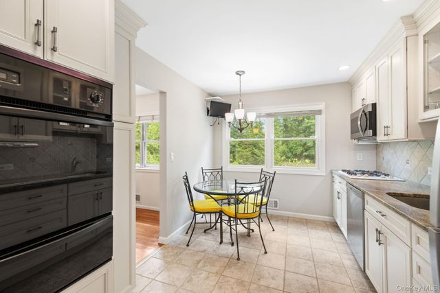 28 Stratford Place, New City, NY 10956