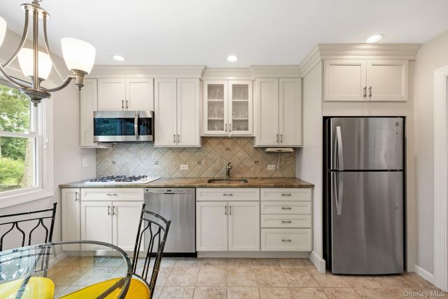 28 Stratford Place, New City, NY 10956