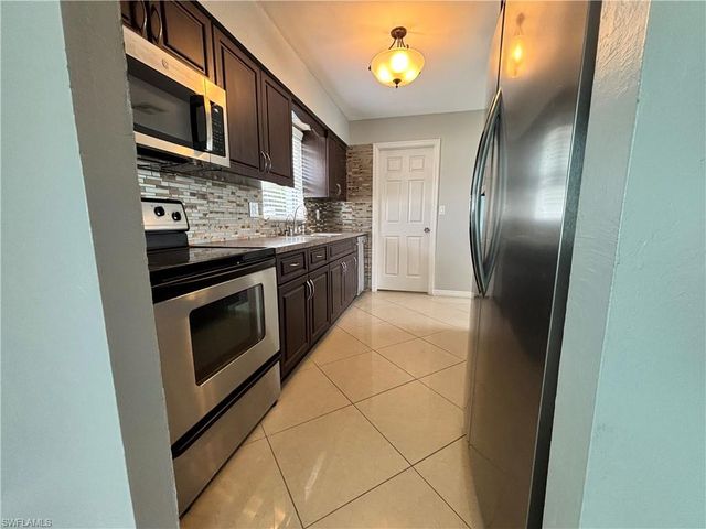 209 Punta Alta CT, Lehigh Acres, FL 33936