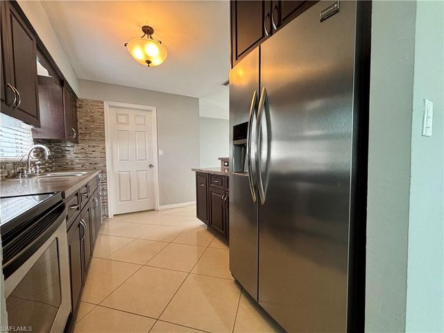209 Punta Alta CT, Lehigh Acres, FL 33936