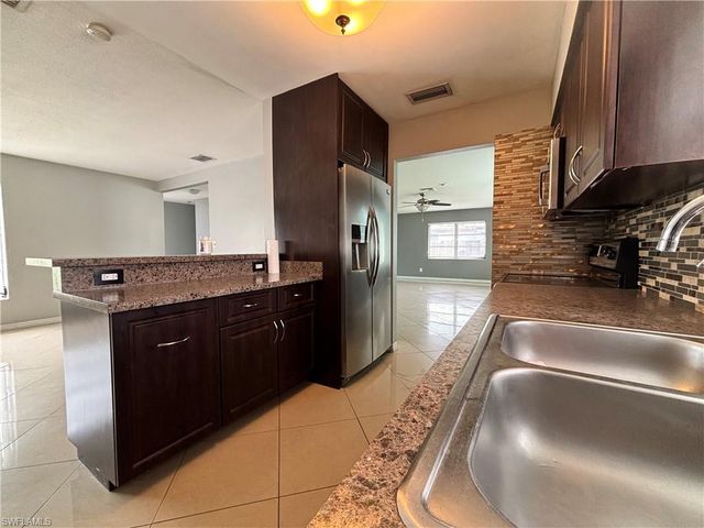 209 Punta Alta CT, Lehigh Acres, FL 33936