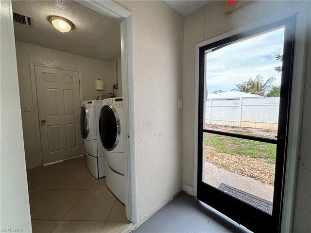 209 Punta Alta CT, Lehigh Acres, FL 33936