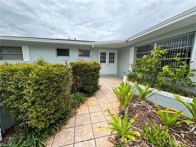 209 Punta Alta CT, Lehigh Acres, FL 33936