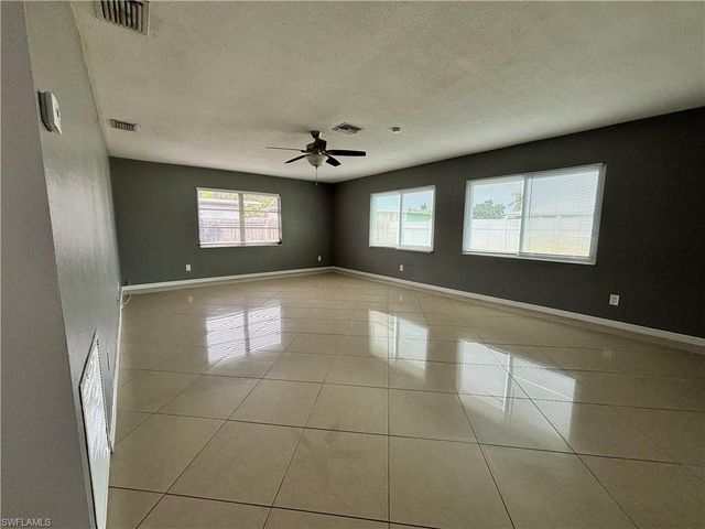 209 Punta Alta CT, Lehigh Acres, FL 33936