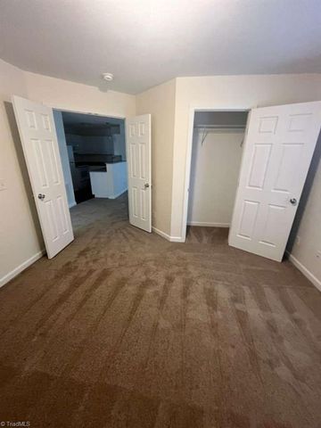 1922 Salem Bluff Drive, Winston-salem, NC 27127