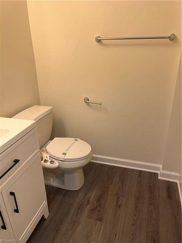 1922 Salem Bluff Drive, Winston-salem, NC 27127