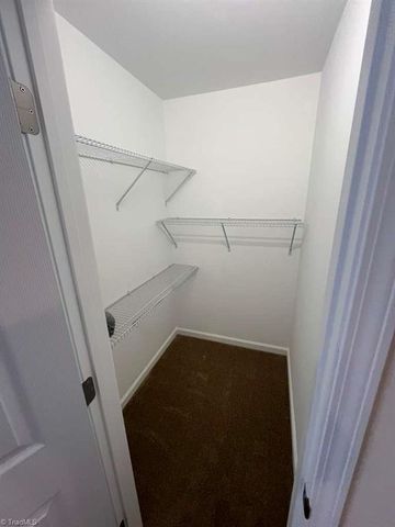 1922 Salem Bluff Drive, Winston-salem, NC 27127