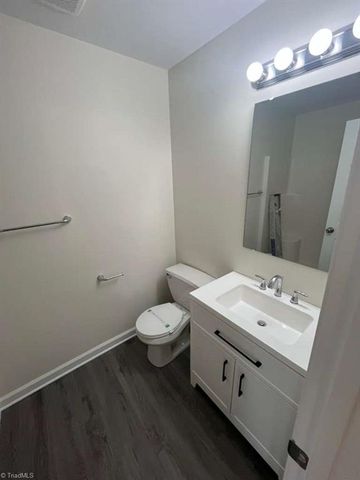 1922 Salem Bluff Drive, Winston-salem, NC 27127