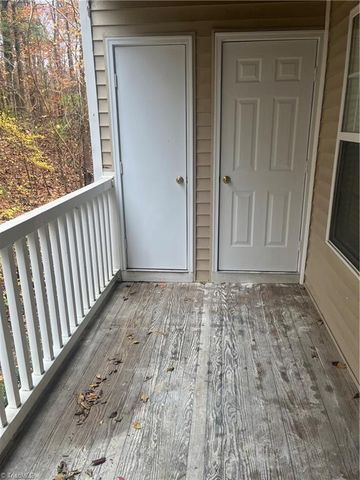 1922 Salem Bluff Drive, Winston-salem, NC 27127