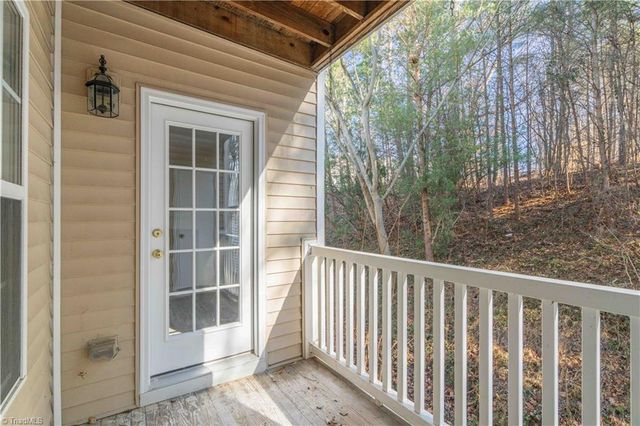 1922 Salem Bluff Drive, Winston-salem, NC 27127