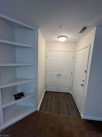 1922 Salem Bluff Drive, Winston-salem, NC 27127