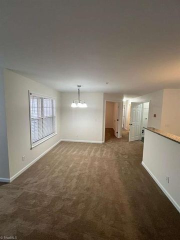 1922 Salem Bluff Drive, Winston-salem, NC 27127