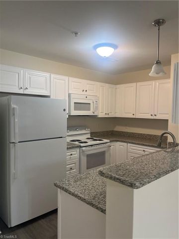 1922 Salem Bluff Drive, Winston-salem, NC 27127