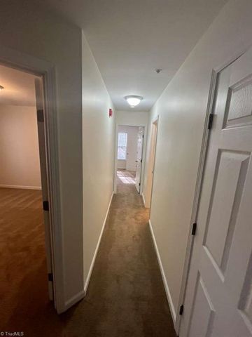 1922 Salem Bluff Drive, Winston-salem, NC 27127