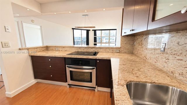 1901 Brickell Av B2203, Miami, FL 33129
