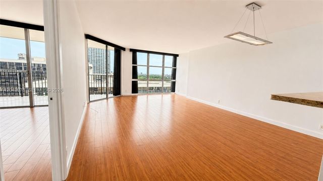1901 Brickell Av B2203, Miami, FL 33129