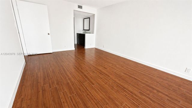 1901 Brickell Av B2203, Miami, FL 33129