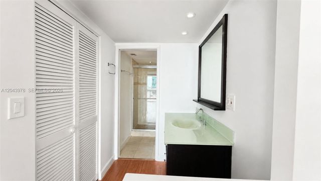 1901 Brickell Av B2203, Miami, FL 33129