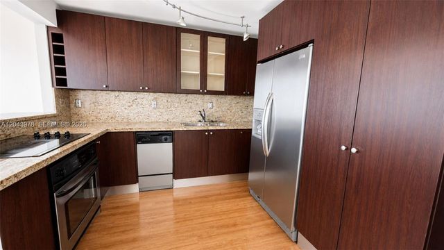 1901 Brickell Av B2203, Miami, FL 33129
