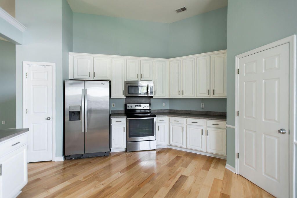 Image 12 of property listing at 1817 Great Hope Drive, Mount Pleasant, SC 29466