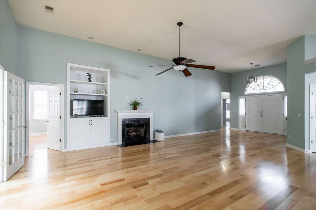 Image 33 of property listing at 1817 Great Hope Drive, Mount Pleasant, SC 29466