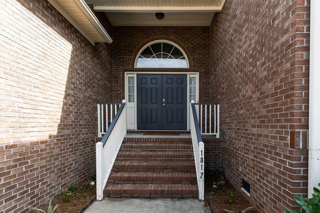 Image 4 of property listing at 1817 Great Hope Drive, Mount Pleasant, SC 29466