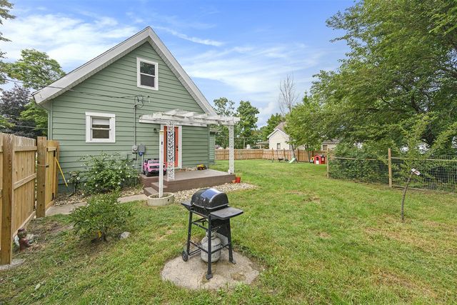 403 Elm Street, Paw Paw, MI 49079