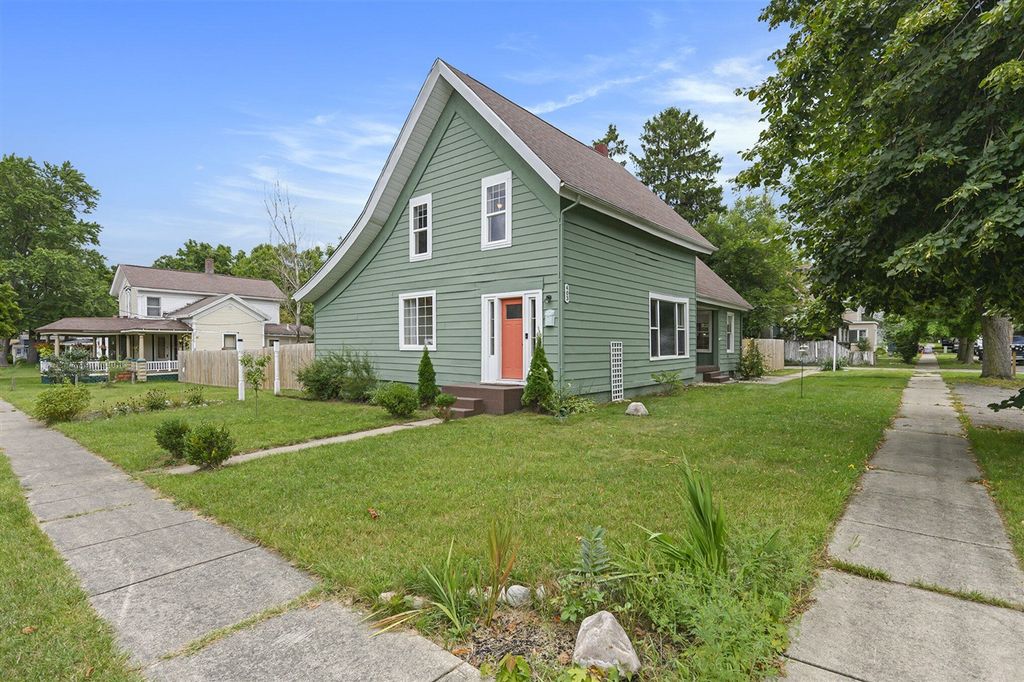 403 Elm Street, Paw Paw, MI 49079