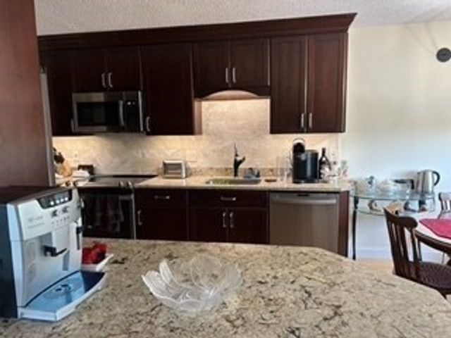 40 Village Rd. 1203, Middleton, MA 01949