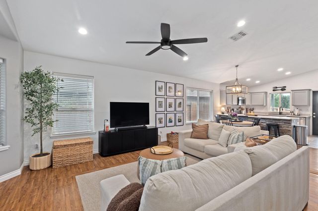 1444 Barney Fife Boulevard, Grants Pass, OR 97527