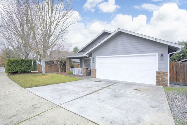 1444 Barney Fife Boulevard, Grants Pass, OR 97527