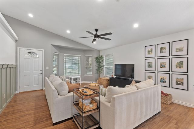 1444 Barney Fife Boulevard, Grants Pass, OR 97527