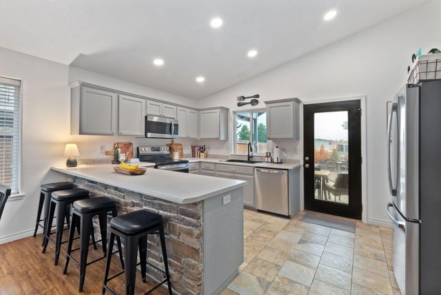 1444 Barney Fife Boulevard, Grants Pass, OR 97527