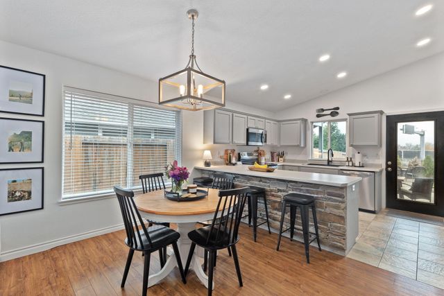 1444 Barney Fife Boulevard, Grants Pass, OR 97527