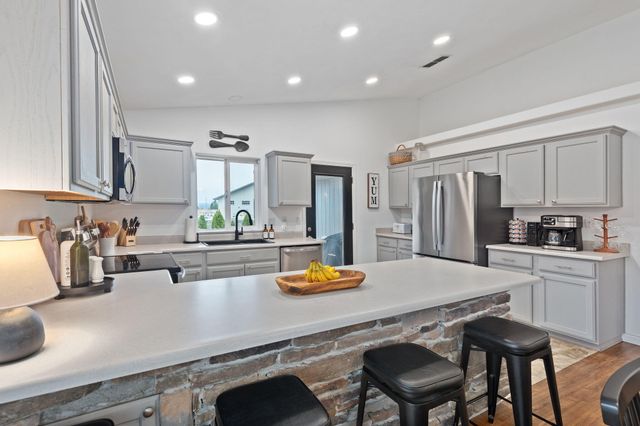 1444 Barney Fife Boulevard, Grants Pass, OR 97527