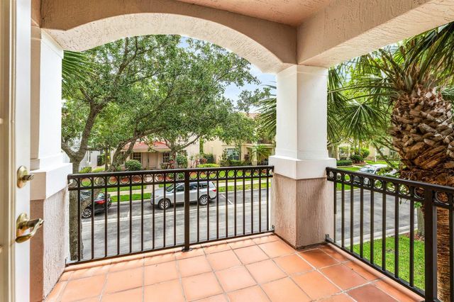 8125 Calterra Drive, Palm Beach Gardens, FL 33418