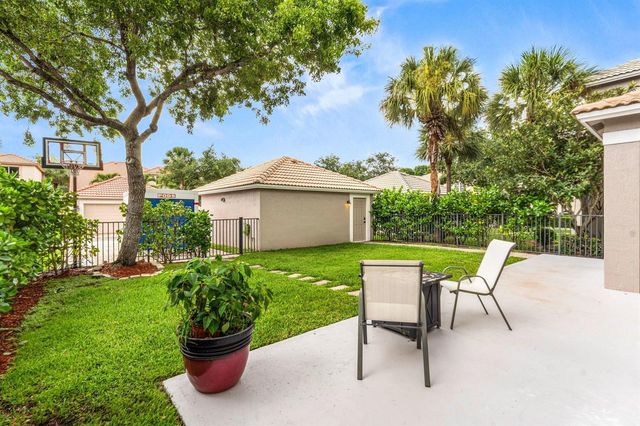 8125 Calterra Drive, Palm Beach Gardens, FL 33418