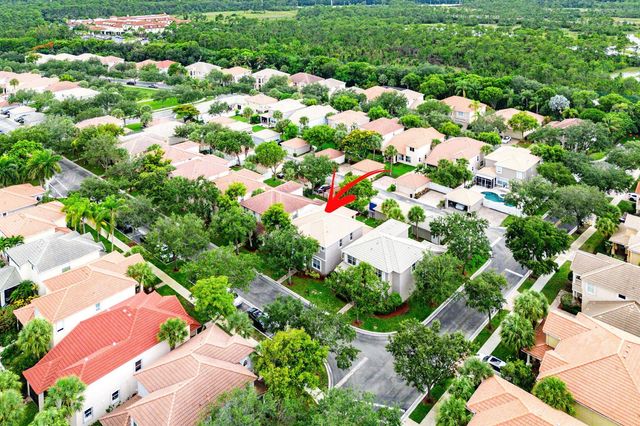 8125 Calterra Drive, Palm Beach Gardens, FL 33418