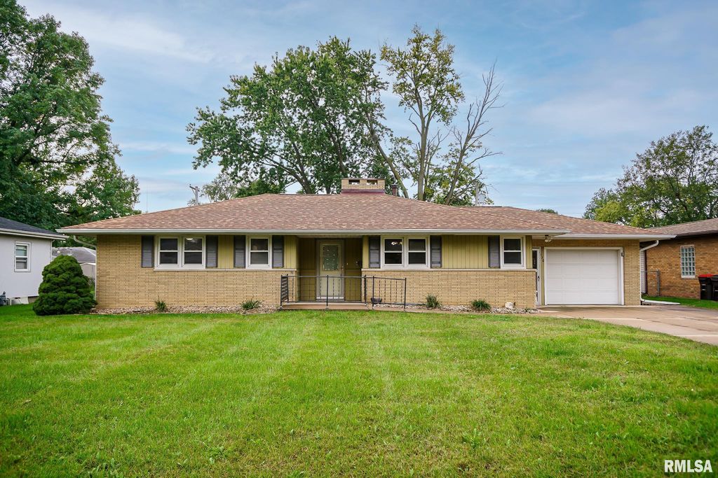 130 CLARK Street, Morton, IL 61550