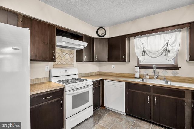 2330 ILENE LN, Atco, NJ 08004