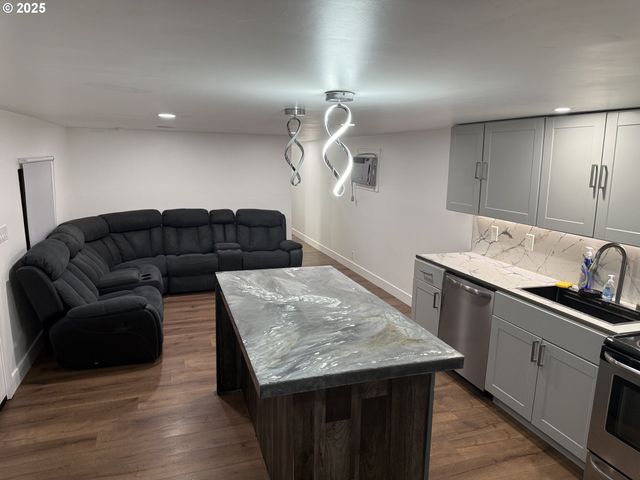 8951 Se FULLER Rd 37, Happy Valley, OR 97086