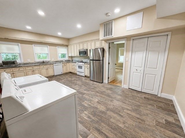 69 Grove 1B, Stoughton, MA 02072