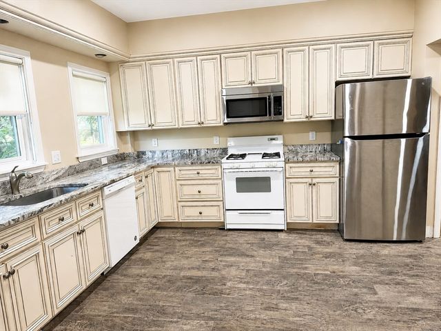 69 Grove 1B, Stoughton, MA 02072