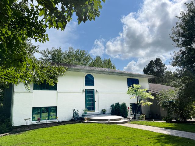 1201 S JOHNMEYER LN, Columbia, MO 65203