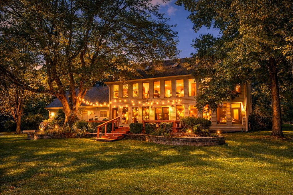 1201 S JOHNMEYER LN, Columbia, MO 65203