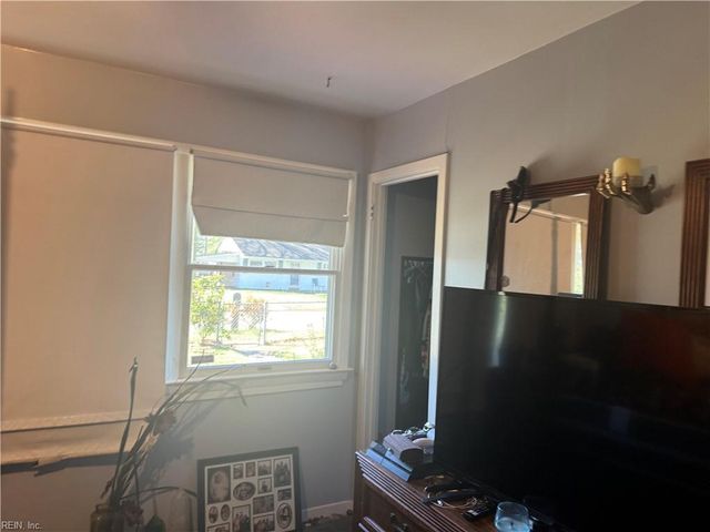 2410 Payne RD, Chesapeake, VA 23323